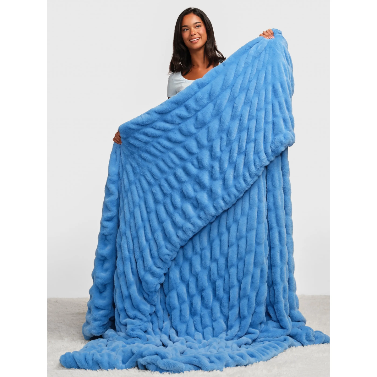 Dreamer Blanket – Ultra-Soft Oversized Plush Blanket with 4-Way Stretch, Lightweight & Cozy