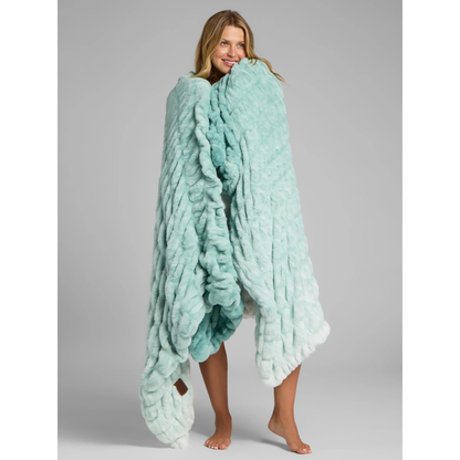 Dreamer Blanket – Ultra-Soft Oversized Plush Blanket with 4-Way Stretch, Lightweight & Cozy