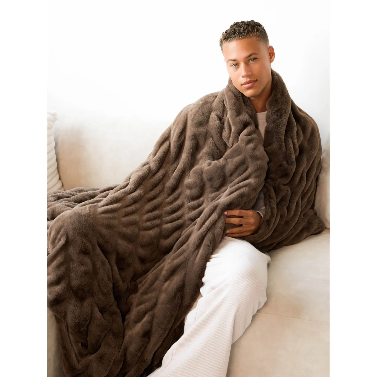 Dreamer Blanket – Ultra-Soft Oversized Plush Blanket with 4-Way Stretch, Lightweight & Cozy