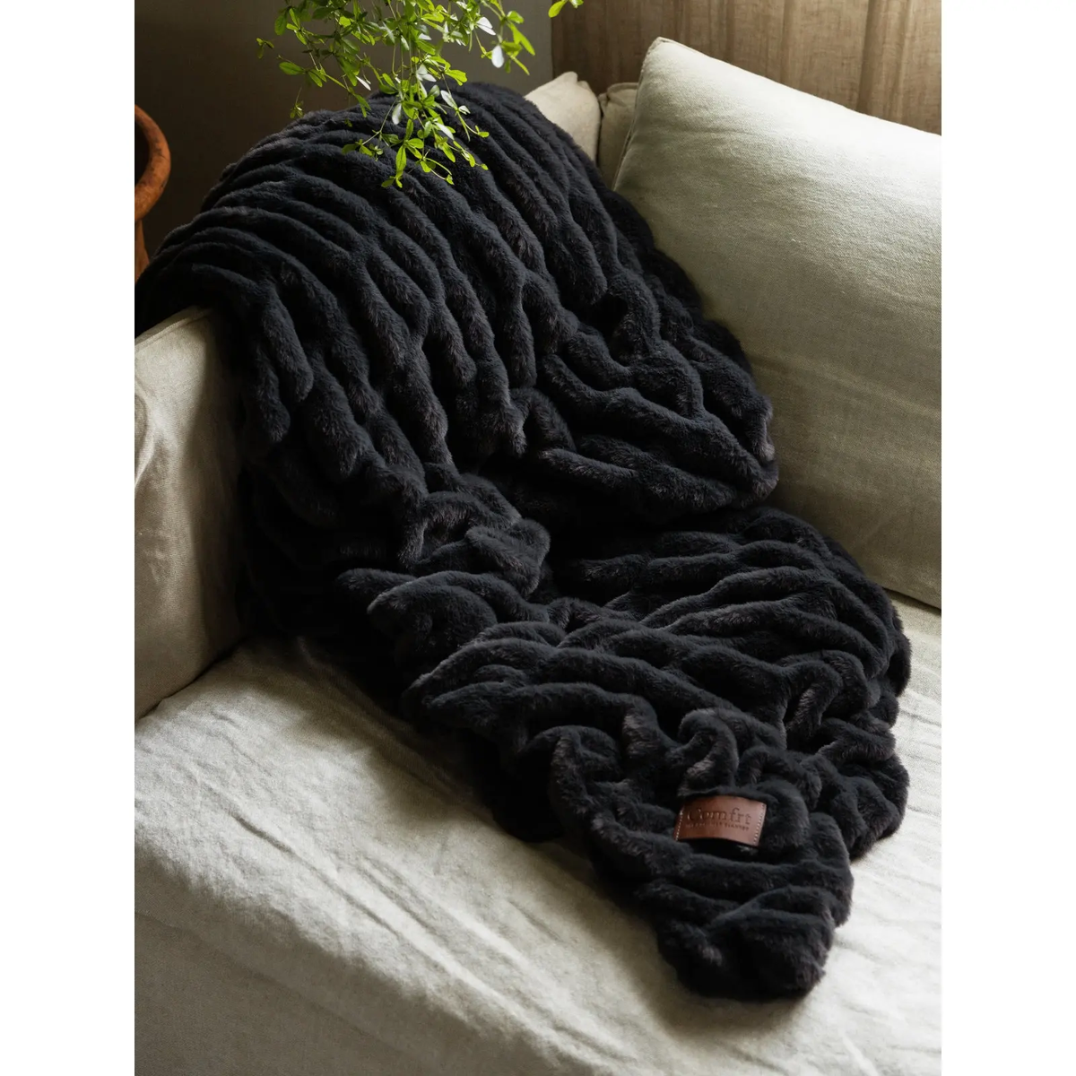 Dreamer Blanket – Ultra-Soft Oversized Plush Blanket with 4-Way Stretch, Lightweight & Cozy