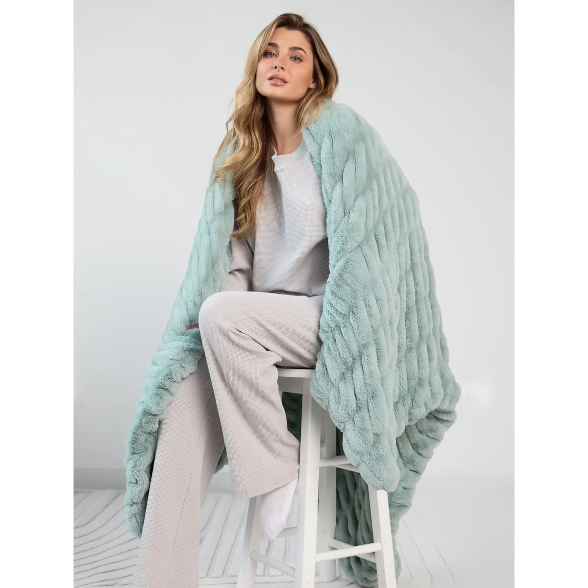 Dreamer Blanket – Ultra-Soft Oversized Plush Blanket with 4-Way Stretch, Lightweight & Cozy