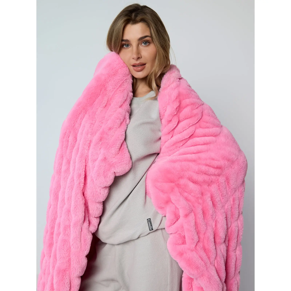 Dreamer Blanket – Ultra-Soft Oversized Plush Blanket with 4-Way Stretch, Lightweight & Cozy