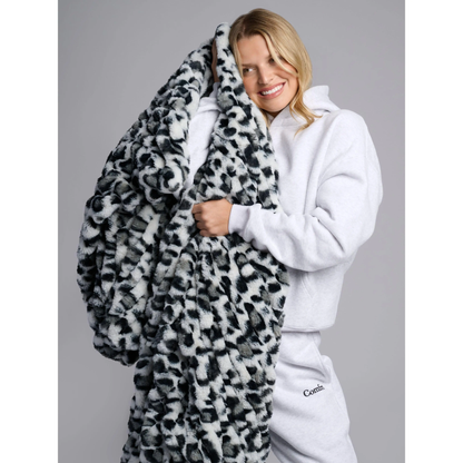Dreamer Blanket – Ultra-Soft Oversized Plush Blanket with 4-Way Stretch, Lightweight & Cozy